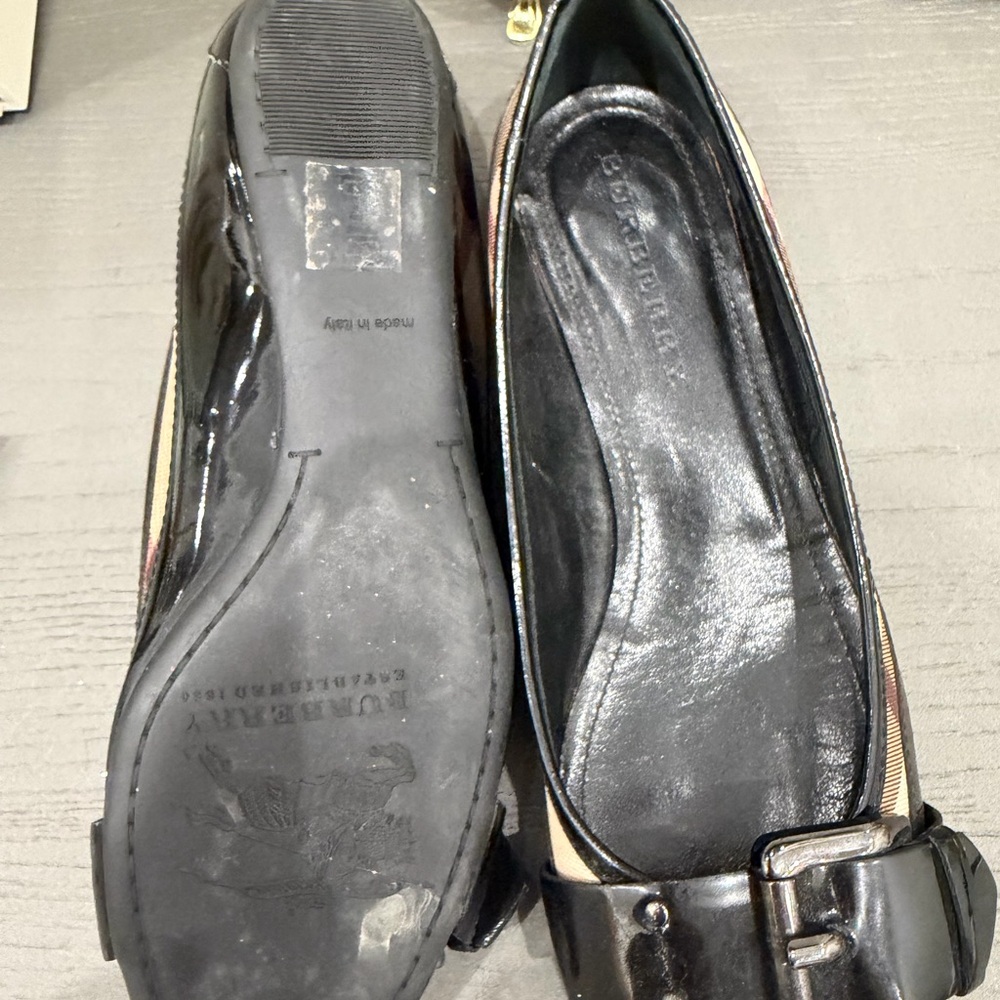 Burberry Women's Black and Cream Flats - Picture 5 of 8